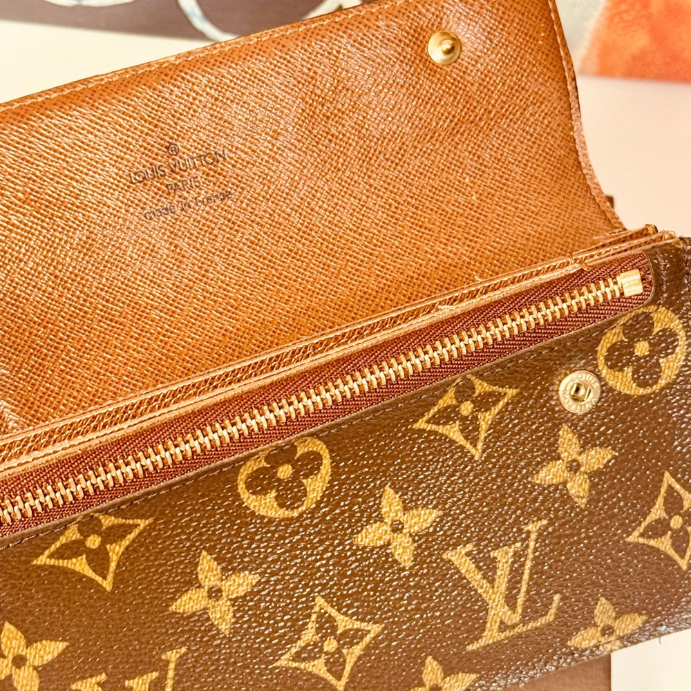 Louis Vuitton Brown and Gold Monogram Clutch - Picture 12 of 16